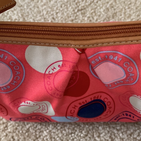 Coach Passport Pink Satin Scarf Print Bag, Pleated Front & Leather handles NWOT - Picture 3 of 16